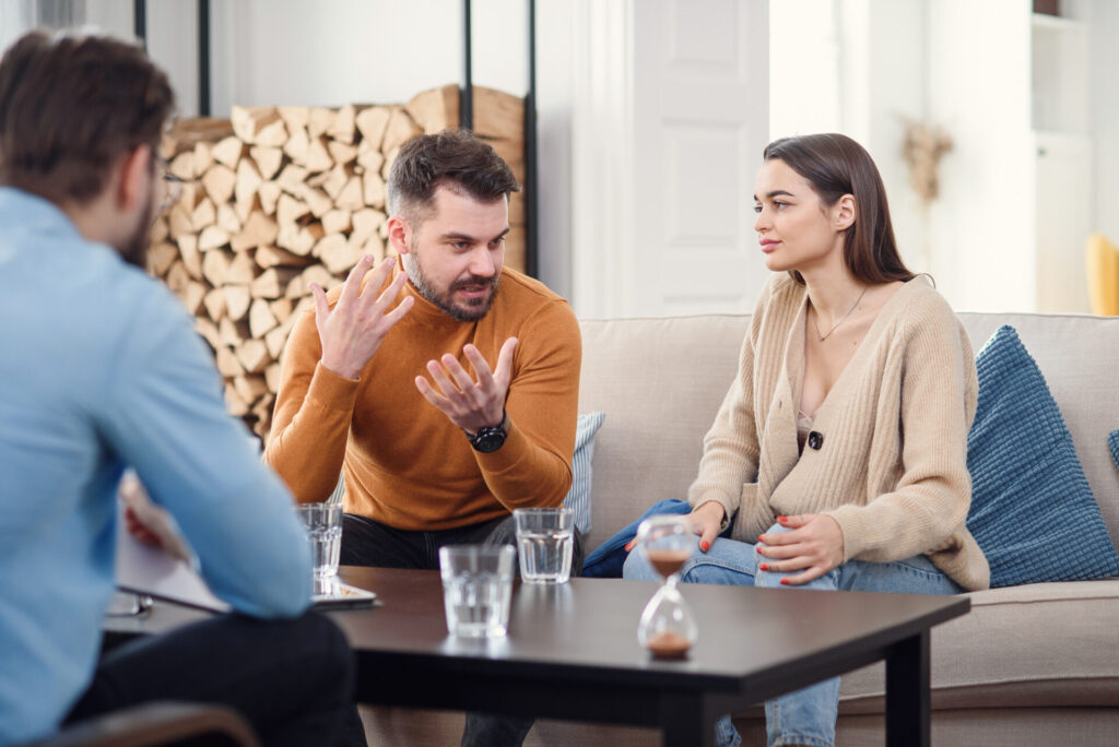 how to resolve relationship arguments: a group of people sitting on a couch talking to each other