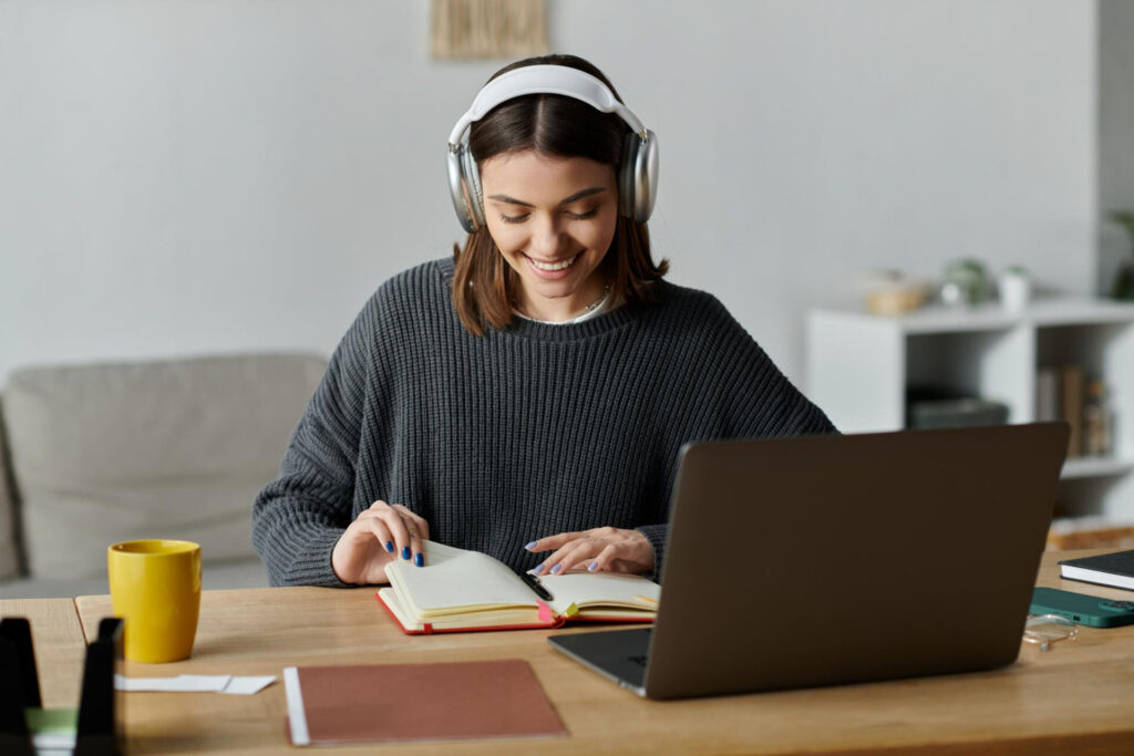 student woman - best way to study online