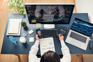 Safe vs Aggressive Investing: Find Your Balance